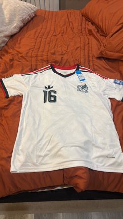 Mexico quinones #16 white Jersey size xl (slim fit)