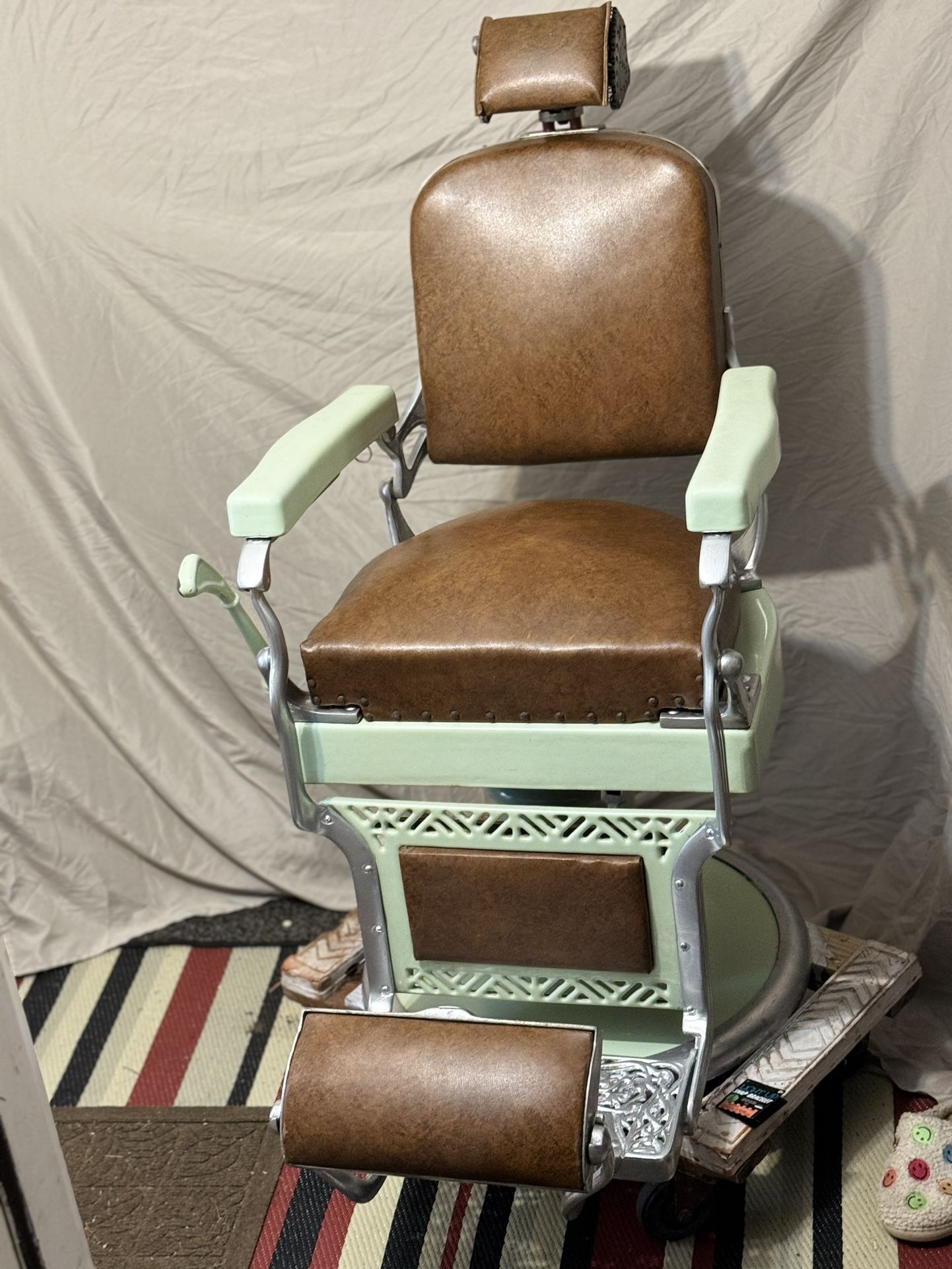 Vintage Koken Barber Chair. Can Be Used For Tattooing.