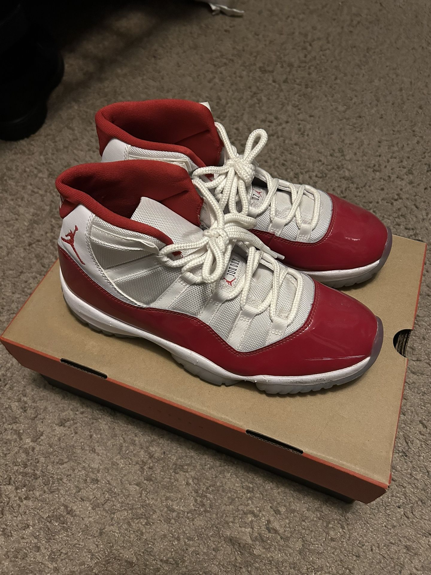 Jordan 11s Cherry size 11