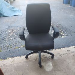 ADJUSTABLE SWIVEL CHAIR