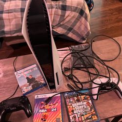 Ps5 , 2 Controller & 4 Games 