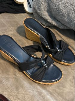 black wedges