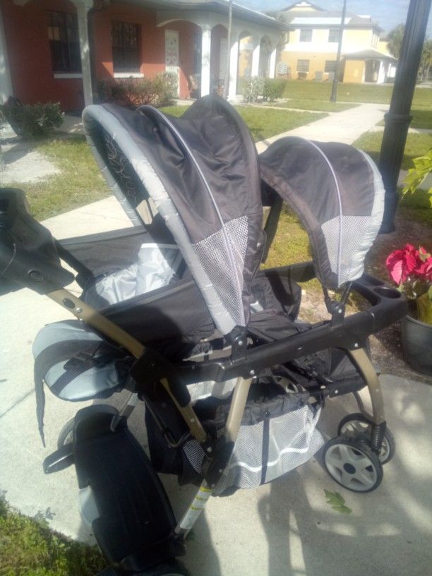 DOUBLE STROLLER  GREY AND BLACK IN GREAT CONDITION.