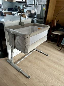 Cloud Baby Bedside Bassinet + Mobile – Excellent Condition