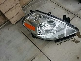 2012 versa RH side headlamp asy. Looks new
