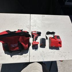 milwaukee drill set