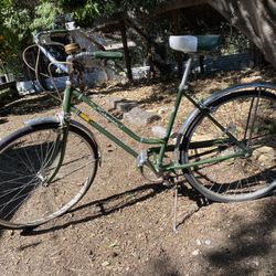 Vintage Women’s Schwing Breeze 3-Speed Cruiser Bike