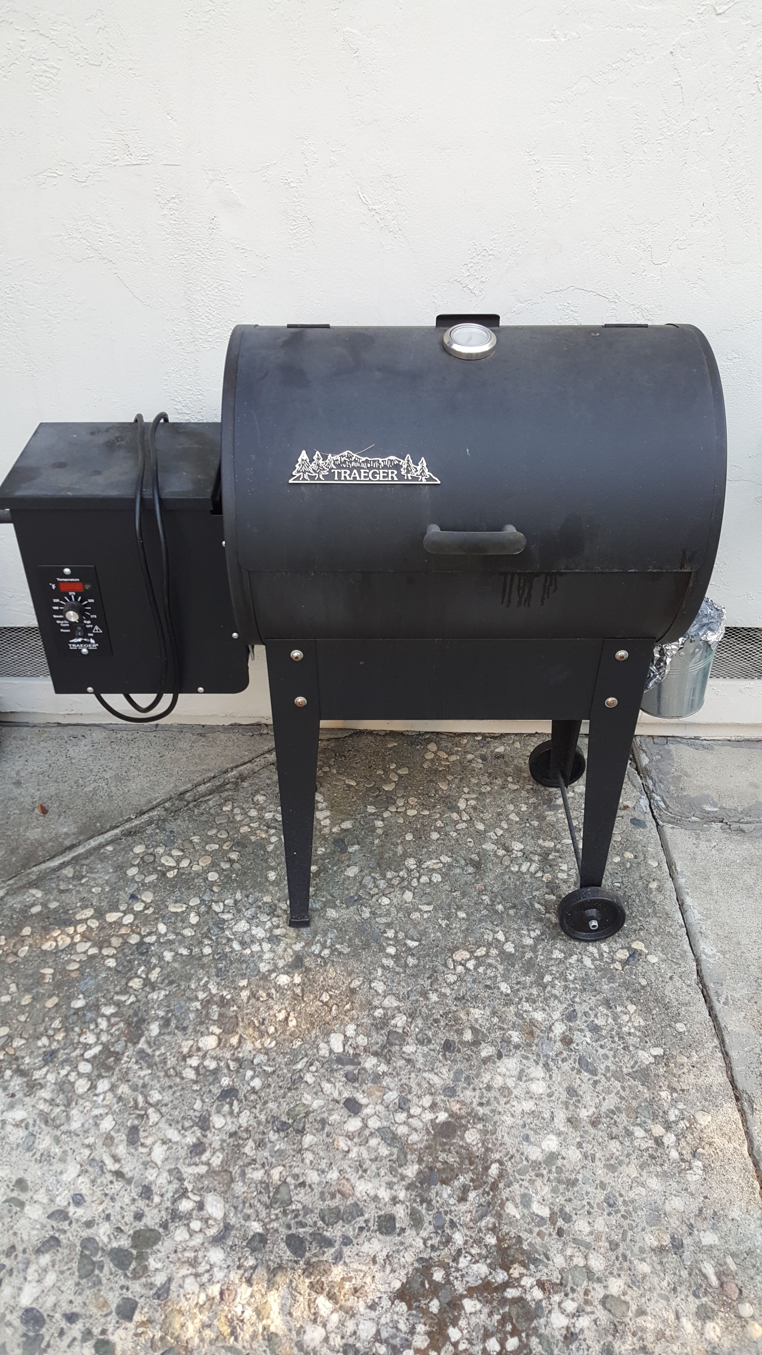 Traeger Smoker bbq055