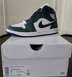 Nike Air Jordan 1 Mid SE - Size US 7