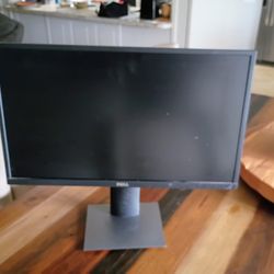  2 Dell 27' Monitors 