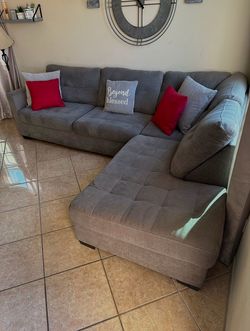 Perfect condition gray sectional couch !!