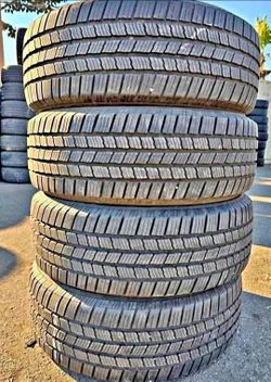 265 65 17 Michelin Tires Con 80% de Vida Las 4