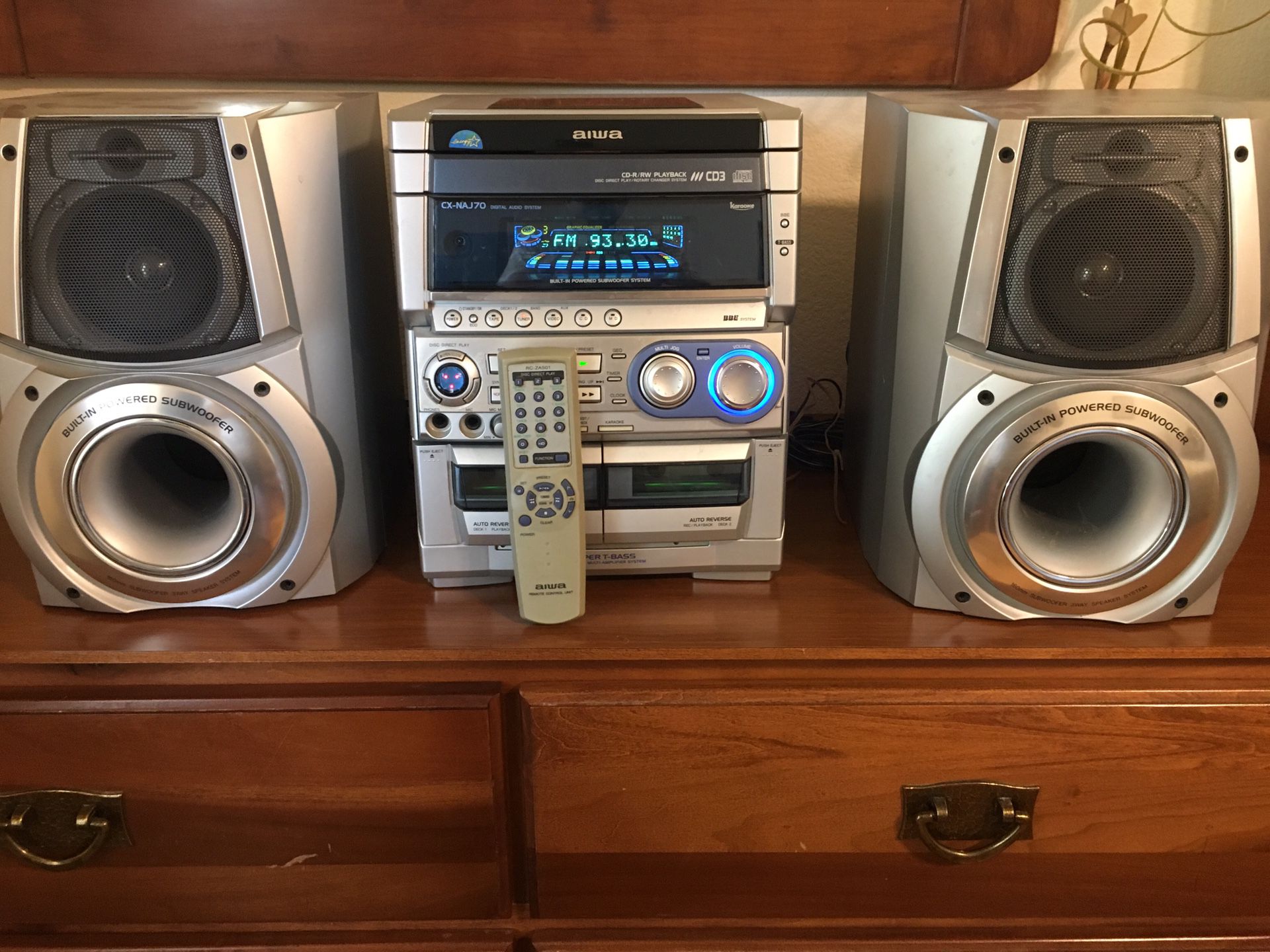 AIWA STEREO SYSTEM has speakers with subwoofer.