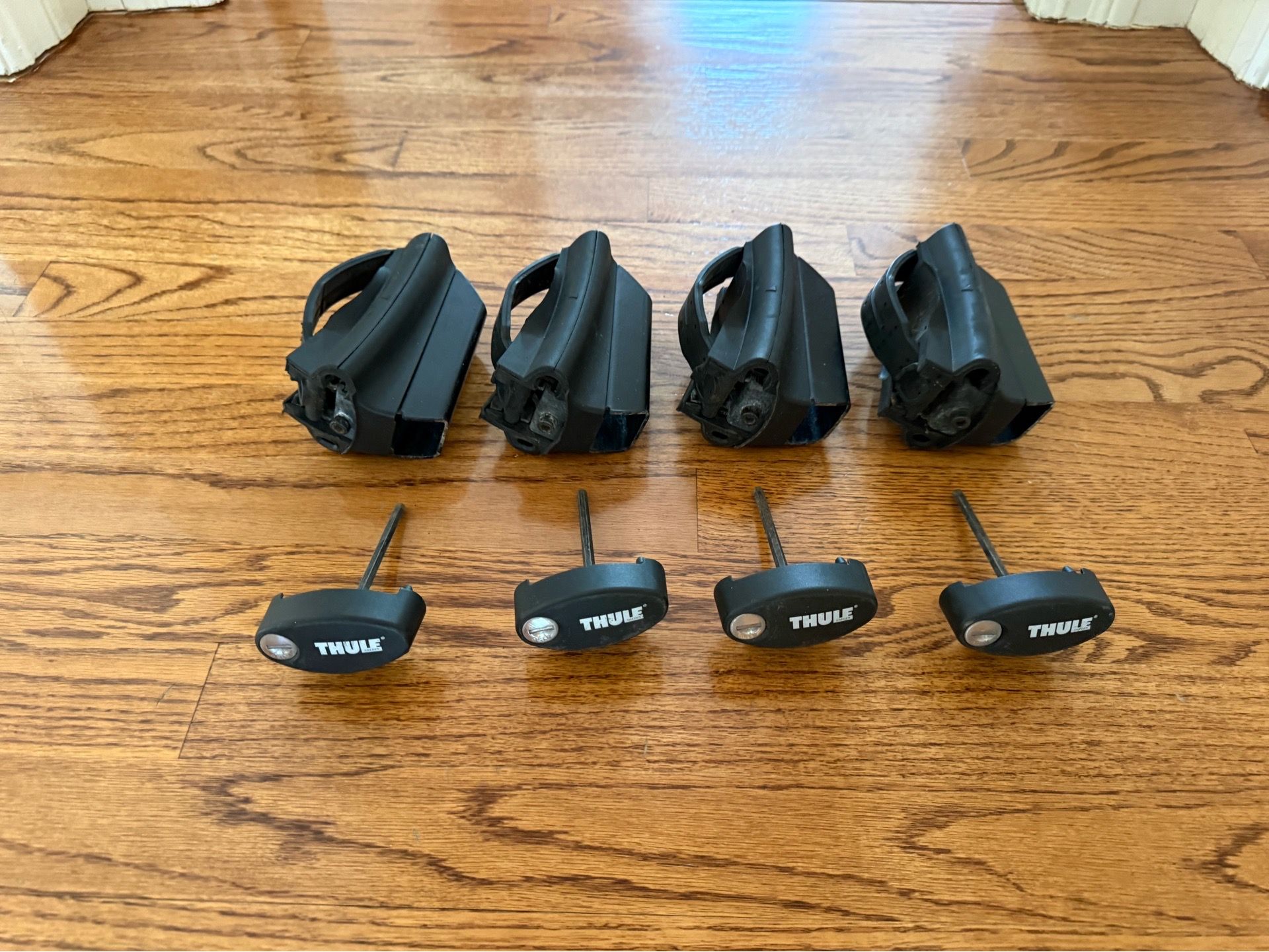 Thule - Rapid Crossroad Feet (4) for Thule Square Bar Load Bar w/Locks & Keys