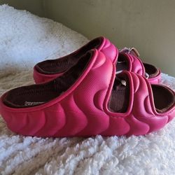 Crocs Classic cozZZy over puff sandal  Womens Size 11 Mens Size 9 