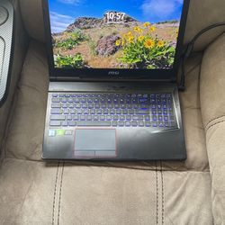 Laptop MSI Raider
