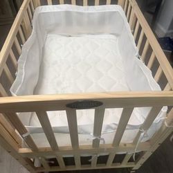 Bay beds Convertible Baby Crib - Portable Bedside Bassinet with Mattress Baby Crib for Newborns Ed