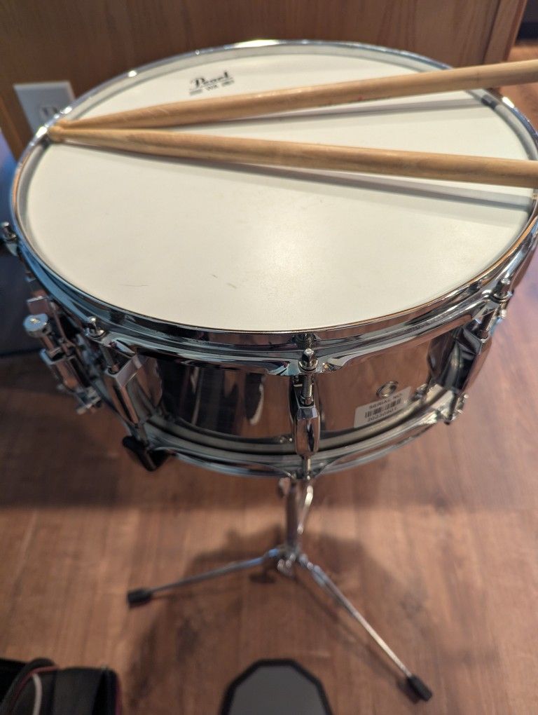 Pearl 14" x 6" Steel Shell Snare Drum with Stand Cover & Padded Roller/Carrying Case