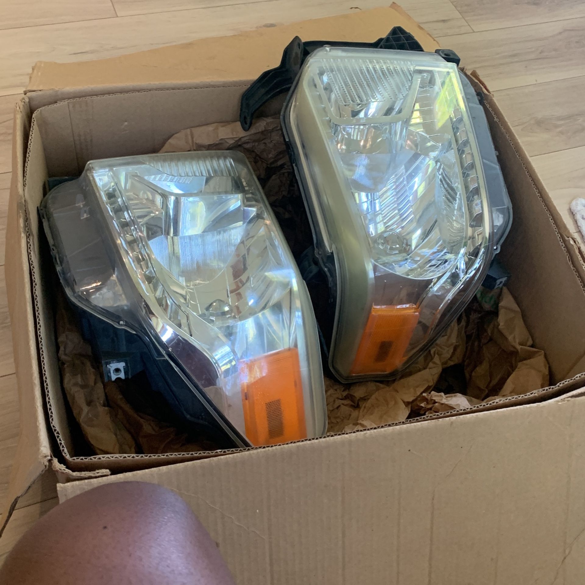 2014 Toyota Tundra Headlight