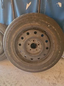 14 inch(4 lugs) and 15 inch(5 lugs) spare tire.