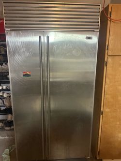 Sub zero refrigerator