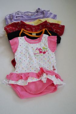 Baby girl clothing 0-3 months