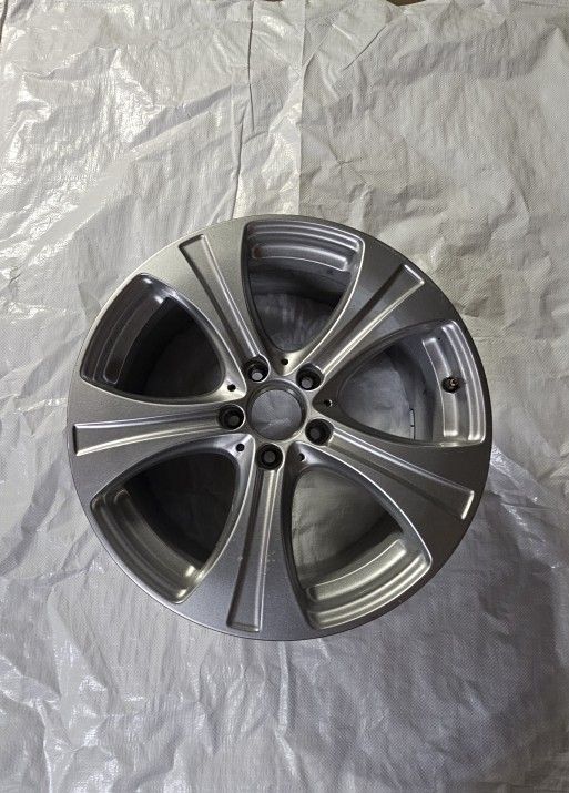 Mercedes-Benz  Glc  2016 Rim. Auto Parts