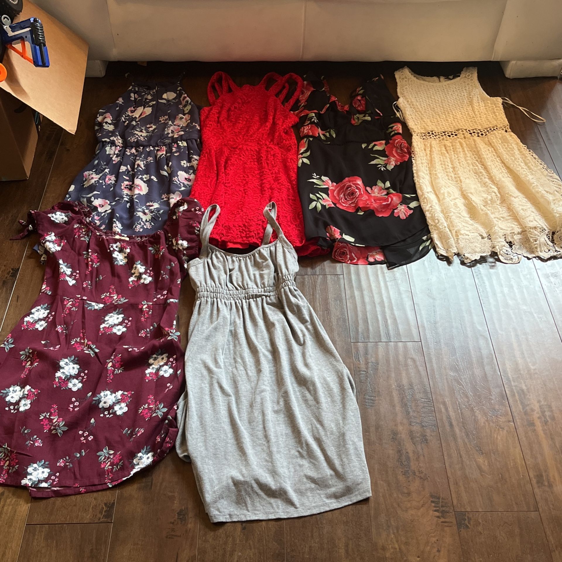 Pre Teen/teen Girls Dresses Sizes Small And 5/6