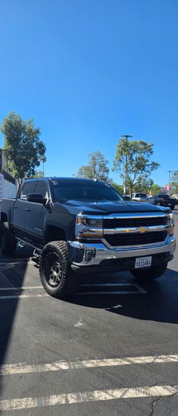 Chevrolet Silverado 1500 Lifted Crew Cab