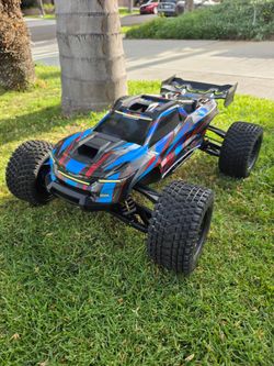 🔥 TRAXXAS XRT 8S – LATEST VERSION – FULL LED LIGHTING – $1,150 🔥