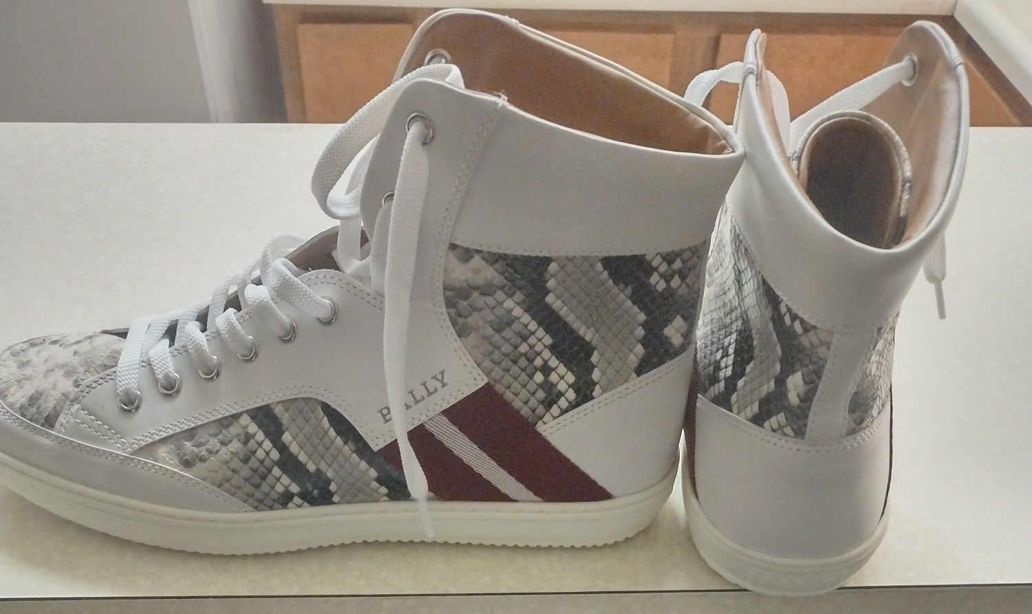 BALLY MENS HI-TOP SNEAKERS(BRAND NEW)