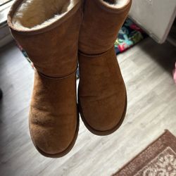 Ugg W10