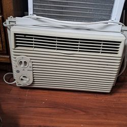 Window AC Unit $60