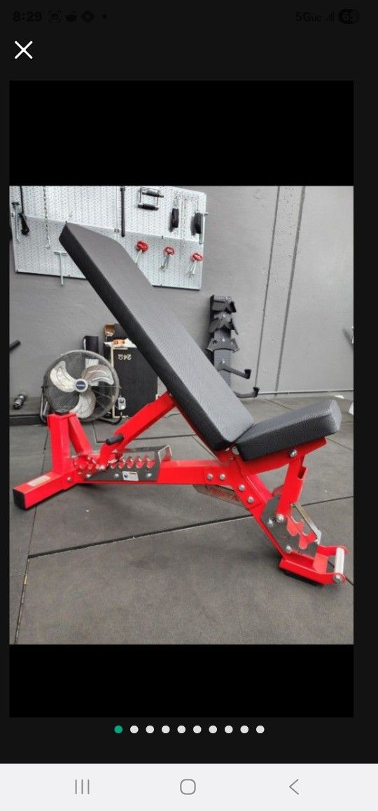 HEAVY DUTY COMMERCIAL GRADE 1000 LBS CAPACITY ADJUSTABLE BENCH THAT CAN INCLINE, FLAT AND MILITARY PRESS WITH WHEELS ( BRAND NEW IN THE BOX )