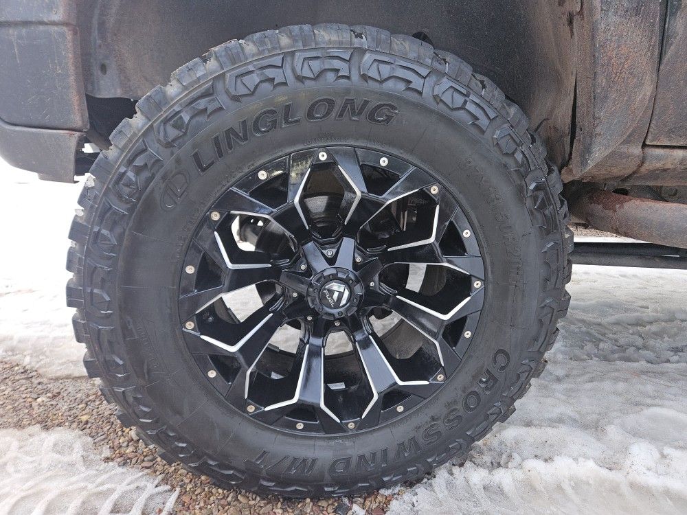 Fuel Assault Rims w/Tires