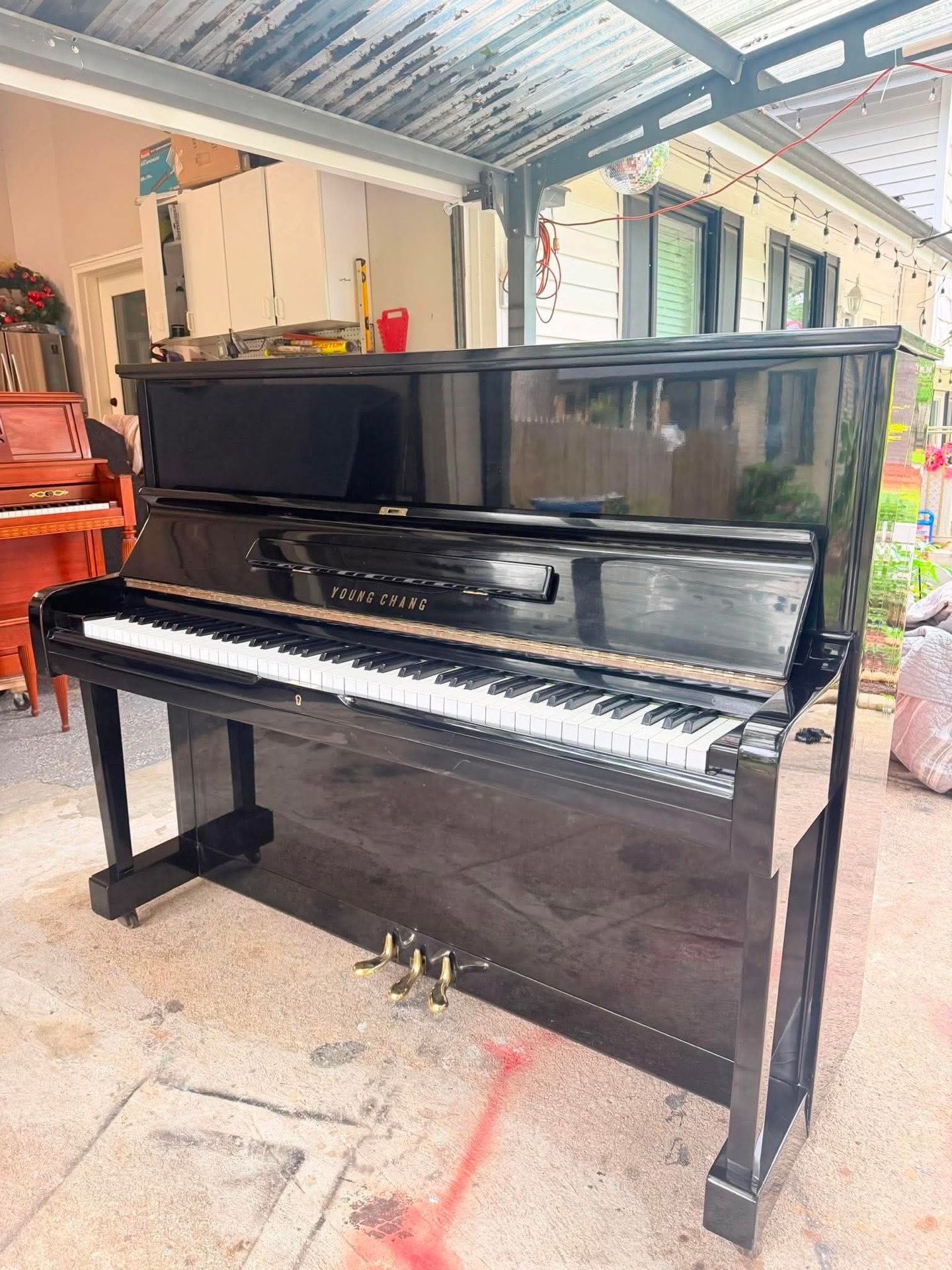 Young chang black gloss upright piano