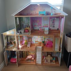 Girls Playhouse And Accessories!