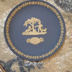 1983 Wedgwood Mother Plate. 6 1/2"