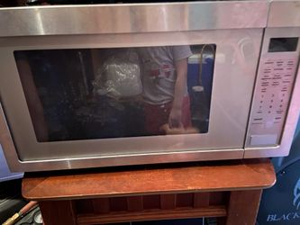 New microwave whirlpool $100
