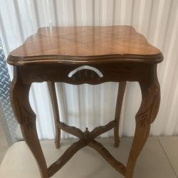 1940s Antique Handmade Hallway Console Table End Table Antique Entryway. Used in good condition with minor cosmetic blemishes from time and usage. 