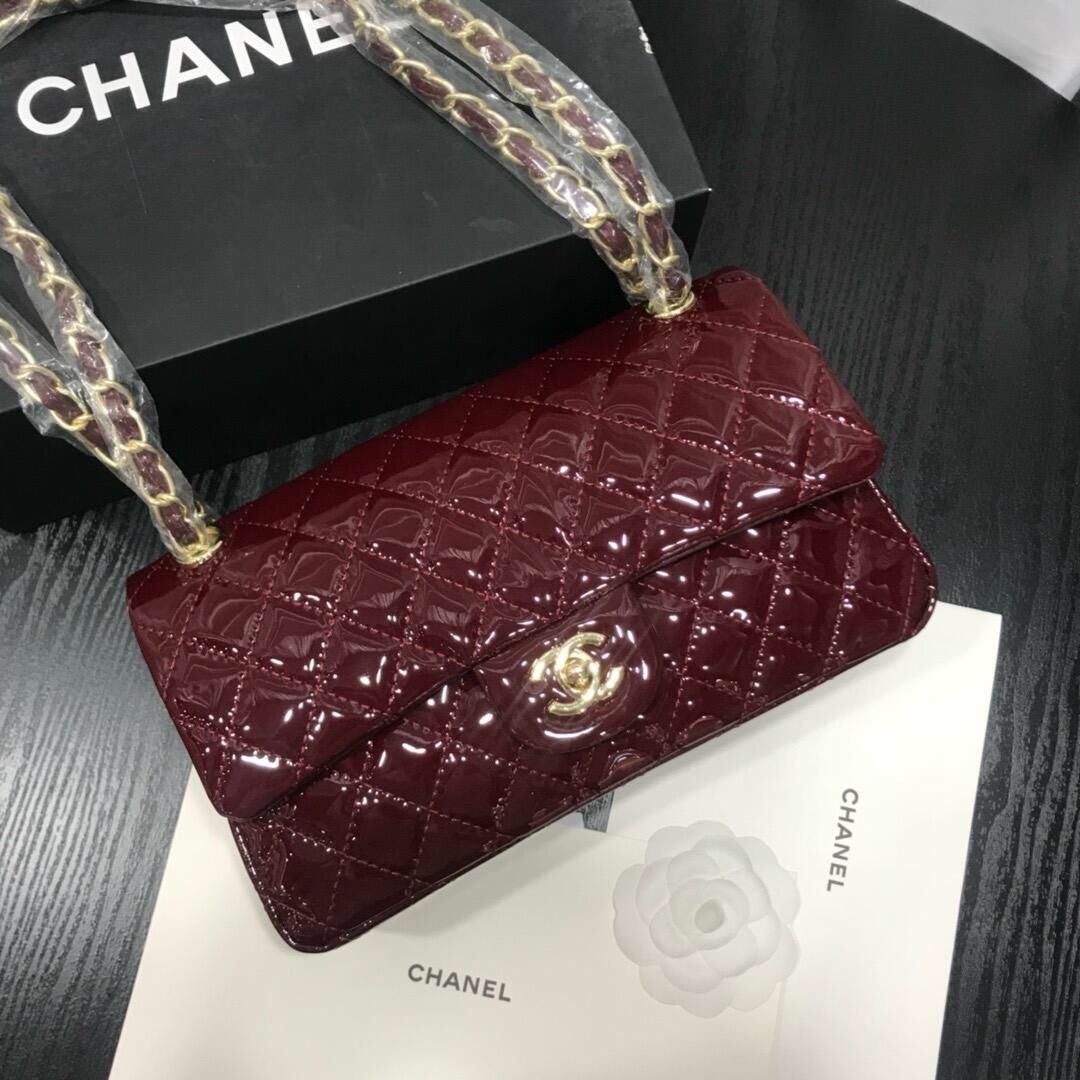 Burgundy 𝐂𝐡𝐚𝐧𝐞𝐥 Patent Quilted Medium Flap Bag