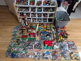 Huge Lot of Mixed LEGO Bricks and Pieces