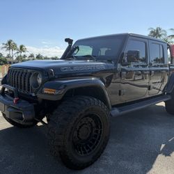 2023 Jeep Gladiator