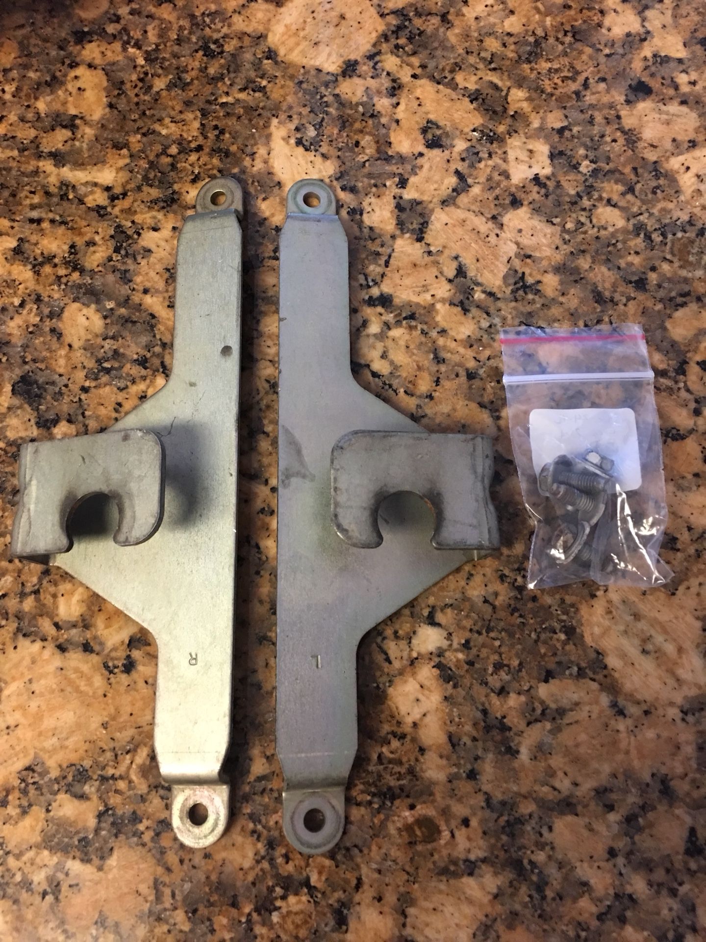 Nissan Frontier bed extender bracket left and right