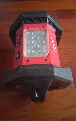 Milwaukee flood light M18