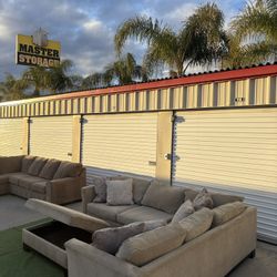 BEIGE SECTIONAL COUCH W/ OTTOMAN