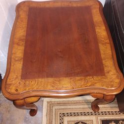 Inn Tanles And Coffee Table