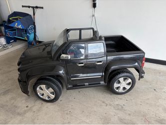 Kids play truck