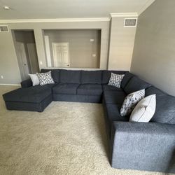Living Spaces Sectional Sofa 