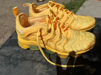 Nike Air VaporMax Plus/ color  “Yolk”